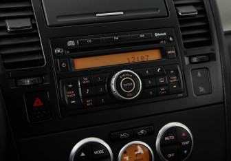 Подержанный автомобиль Nissan Tiida Hatchback 2008 года (13 фото)