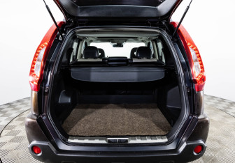 Подержанный автомобиль Nissan X-Trail 2013 года (23 фото)