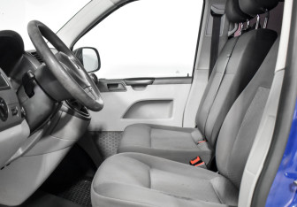 Подержанный автомобиль Volkswagen Caravelle 2011 года (11 фото)