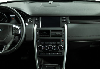 Подержанный автомобиль Land Rover Discovery Sport 2015 года (14 фото)