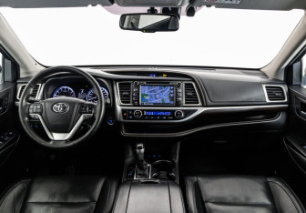Подержанный автомобиль Toyota Highlander 2014 года (11 фото)