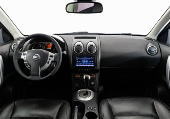Подержанный автомобиль Nissan Qashqai 2007 года (10 фото)