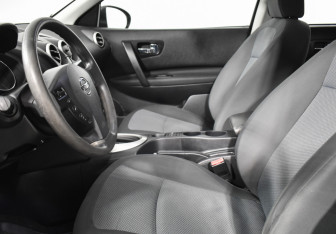 Подержанный автомобиль Nissan Qashqai 2013 года (10 фото)