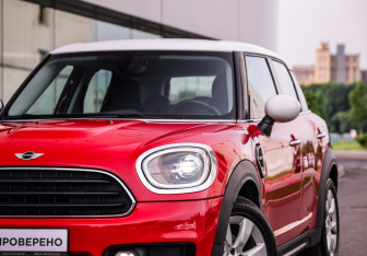 Подержанный автомобиль MINI Countryman 2017 года (2 фото)