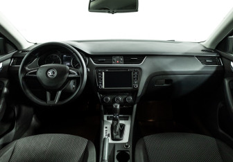 Подержанный автомобиль Skoda Octavia Liftback 2014 года (13 фото)