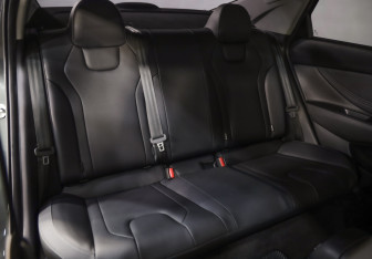 Подержанный автомобиль Hyundai Elantra Sedan 2023 года (25 фото)
