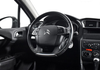 Подержанный автомобиль Citroen C4 Sedan 2013 года (15 фото)