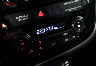 Подержанный автомобиль Mitsubishi Outlander 2017 года (15 фото)