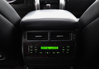 Подержанный автомобиль Toyota Land Cruiser Suv 2013 года (19 фото)