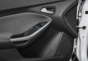 Подержанный автомобиль Ford Focus Hatchback 2013 года (17 фото)