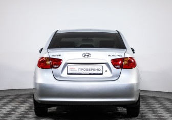Подержанный автомобиль Hyundai Elantra Sedan 2008 года (6 фото)