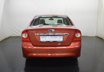 Подержанный автомобиль Ford Focus Sedan 2008 года (6 фото)