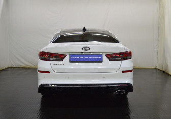Подержанный автомобиль Kia Optima Sedan 2018 года (6 фото)