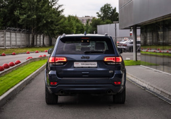 Подержанный автомобиль Jeep Grand Cherokee 2021 года (7 фото)