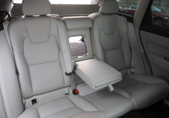 Подержанный автомобиль Volvo XC60 2021 года (26 фото)