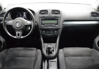 Подержанный автомобиль Volkswagen Golf Hatchback 2011 года (14 фото)