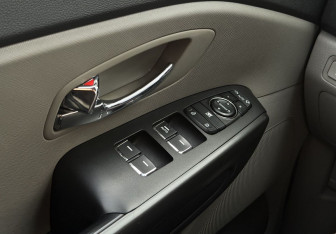 Подержанный автомобиль Kia Carnival 2020 года (13 фото)