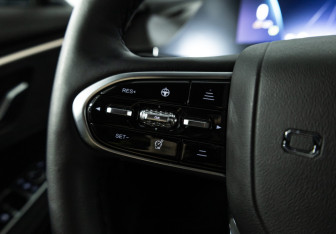 Подержанный автомобиль Omoda C5 2023 года (20 фото)