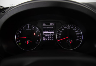 Подержанный автомобиль Nissan X-Trail 2013 года (14 фото)