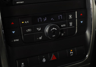Подержанный автомобиль Jeep Grand Cherokee 2012 года (16 фото)