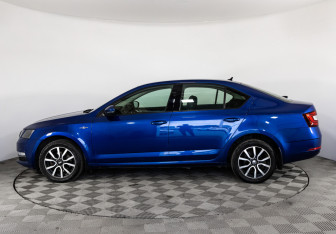 Подержанный автомобиль Skoda Octavia Liftback 2019 года (8 фото)