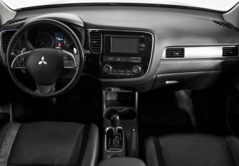 Подержанный автомобиль Mitsubishi Outlander 2013 года (15 фото)