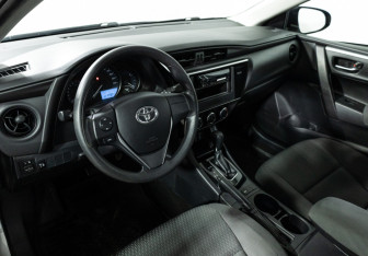 Подержанный автомобиль Toyota Corolla Sedan 2018 года (11 фото)
