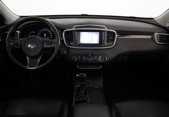 Подержанный автомобиль Kia Sorento 2017 года (9 фото)