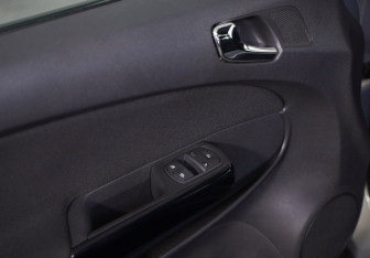 Подержанный автомобиль Opel Corsa 2013 года (19 фото)