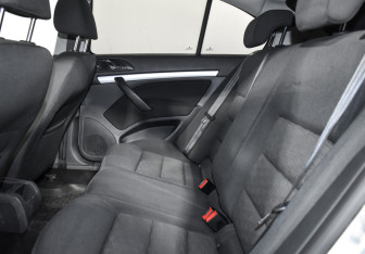 Подержанный автомобиль Skoda Octavia Liftback 2011 года (12 фото)