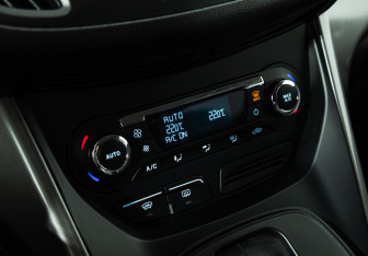 Подержанный автомобиль Ford Kuga 2016 года (16 фото)