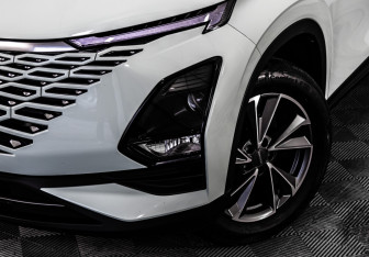 Подержанный автомобиль Omoda C5 2024 года (10 фото)