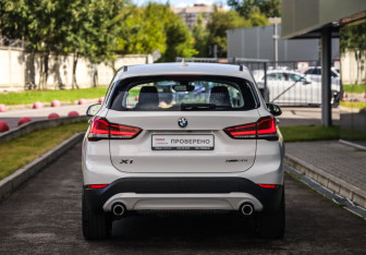 Подержанный автомобиль BMW X1 2021 года (7 фото)