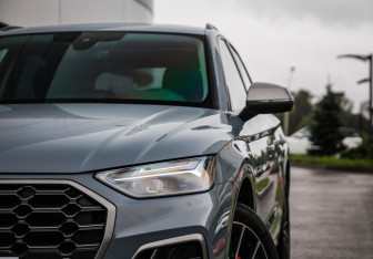 Подержанный автомобиль Audi Q5 2021 года (2 фото)