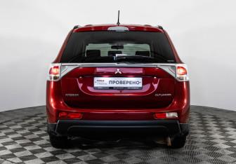 Подержанный автомобиль Mitsubishi Outlander 2013 года (6 фото)