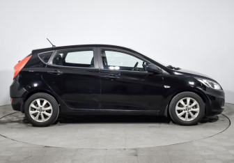 Подержанный автомобиль Hyundai Solaris Hatchback 2011 года (4 фото)