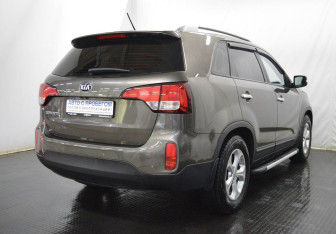 Подержанный автомобиль Kia Sorento 2015 года (5 фото)
