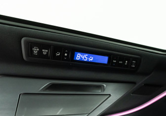 Подержанный автомобиль Toyota Alphard 2020 года (16 фото)