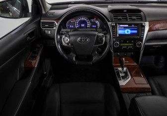 Подержанный автомобиль Toyota Camry Sedan 2013 года (11 фото)