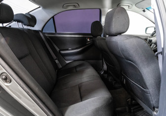 Подержанный автомобиль Toyota Corolla Sedan 2005 года (13 фото)