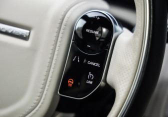 Подержанный автомобиль Land Rover Range Rover Velar 2019 года (13 фото)