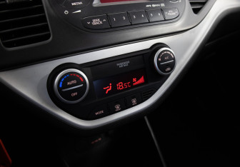 Подержанный автомобиль Kia Picanto 2013 года (18 фото)