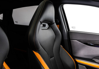 Подержанный автомобиль Changan UNI-V 2024 года (29 фото)