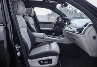 Подержанный автомобиль BMW X5 2021 года (27 фото)