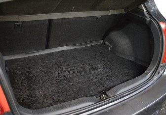 Подержанный автомобиль Toyota Auris Hatchback 2008 года (17 фото)