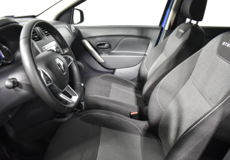 Подержанный автомобиль Renault Sandero 2020 года (10 фото)