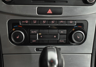 Подержанный автомобиль Volkswagen Passat CC 2011 года (15 фото)