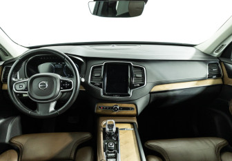 Подержанный автомобиль Volvo XC90 2019 года (13 фото)