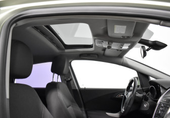 Подержанный автомобиль Opel Astra Hatchback 2011 года (15 фото)