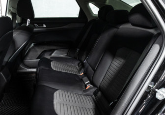 Подержанный автомобиль Kia K5 2021 года (10 фото)